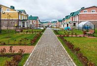 Сквер с лавочками для прогулок
